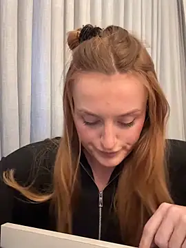 Snapshot of madlynn chatting on 02.10.26 madlynn online show from 02.10.26