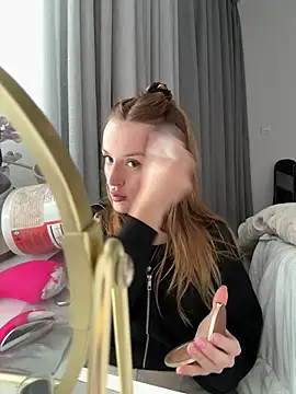 Snapshot of madlynn chatting on 02.11.26 madlynn online show from 02.11.26