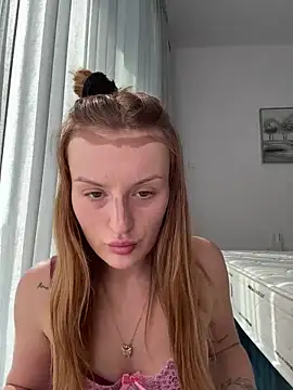 Snapshot of madlynn chatting on 03.05.26 madlynn online show from 03.05.26