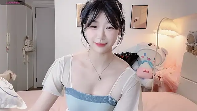 Snapshot of Luminous4173 chatting on 05.23.26 Luminous4173 online show from 05.23.26