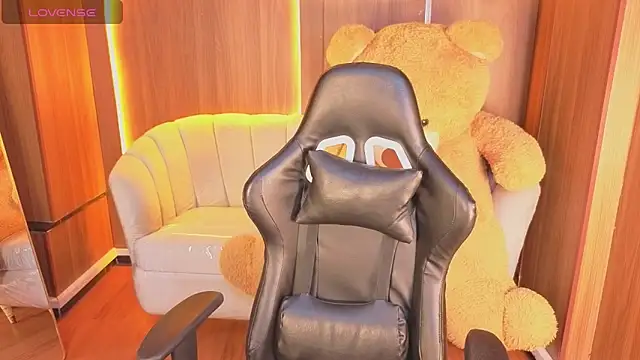 Snapshot of Alina_b_ chatting on 02.13.26 Alina b online show from 02.13.26