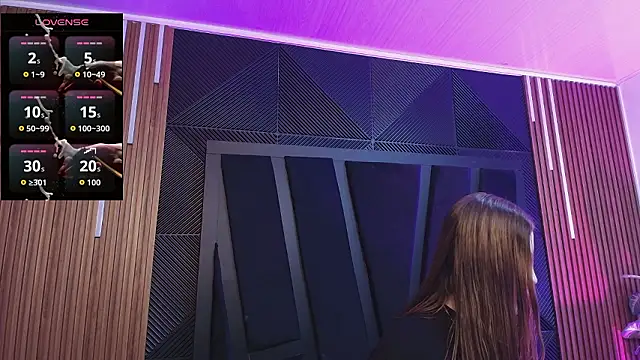 Hanna Becker  online show from 02.16.26