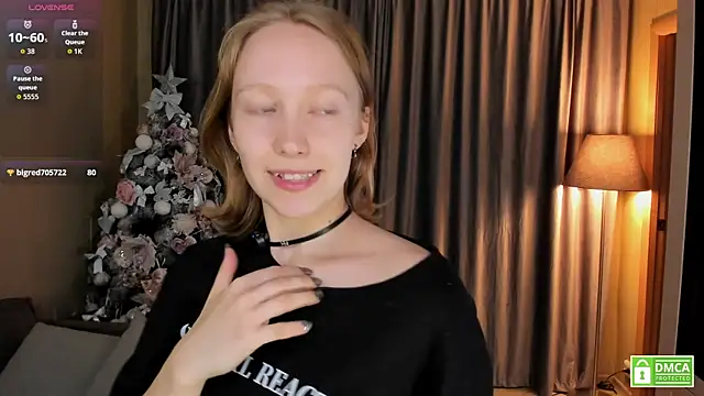 Snapshot of Cutie_Ellis chatting on 07.15.26 Cutie Ellis online show from 07.15.26