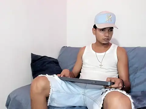 paulhot11 online show from 04.18.26