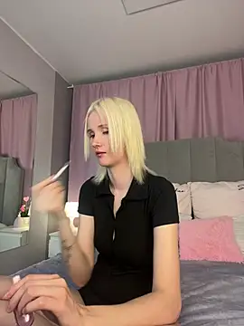 Snapshot of CrystalLili chatting on 06.13.26 CrystalLili online show from 06.13.26
