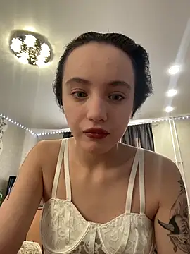 Snapshot of MiaTee chatting on 02.03.26 MiaTee online show from 02.03.26