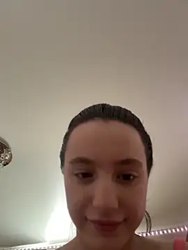 MiaTee online show from 03.06.26