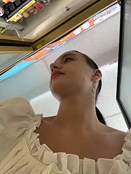 MiaTee online show from 04.17.26