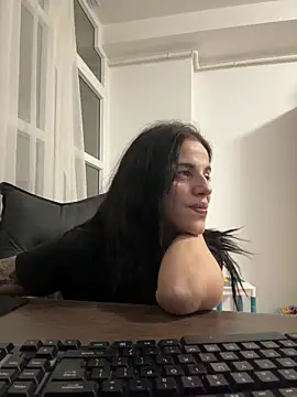 Snapshot of LuxxuryAnne chatting on 01.31.26 LuxxuryAnne online show from 01.31.26