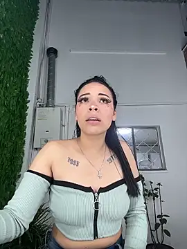 Snapshot of cristal__violetaa chatting on 02.11.26 cristal violetaa online show from 02.11.26