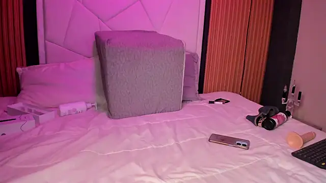 MiaTorres4 online show from 03.27.26