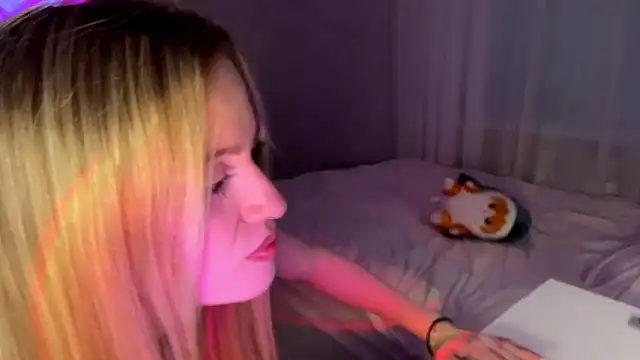 Between Eeys online show from 03.02.26