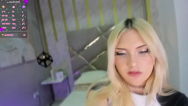 Mariluu  online show from 04.15.26