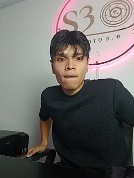 Alejandroo Montenegro online show from 04.18.26