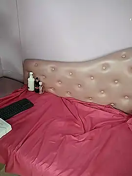 Noa Baker online show from 04.05.26