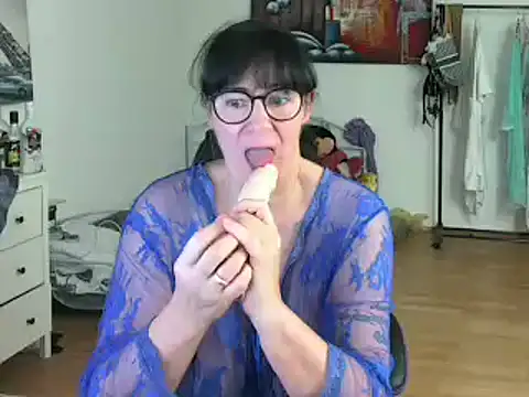 Sylly online show from 02.26.25