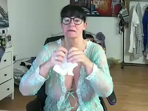 Sylly online show from 03.14.25