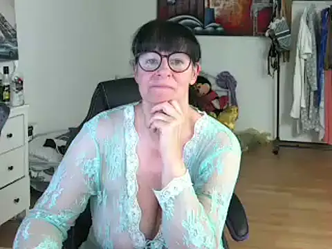 Sylly online show from 03.14.25