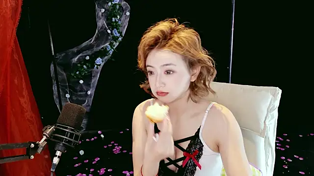 Lady-Mia777 online show from 04.01.26