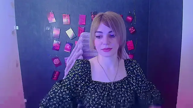 CuttieEmma online show from 03.08.26