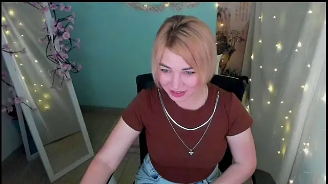 Snapshot of CuttieEmma chatting on 06.16.26 CuttieEmma online show from 06.16.26