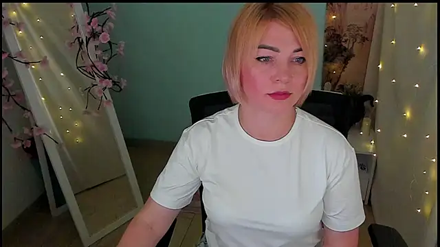CuttieEmma online show from 06.19.26