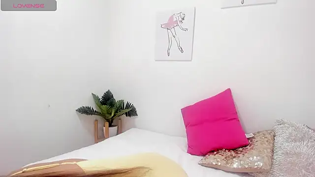 Snapshot of SamiraMalek_ chatting on 02.02.26 SamiraMalek online show from 02.02.26