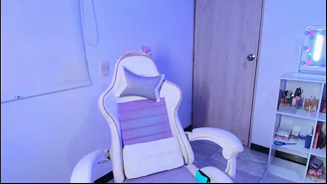 Giaa Moretii online show from 06.17.26