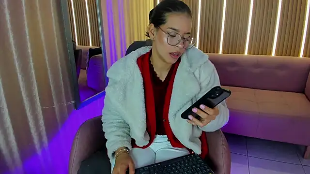Luna Millers online show from 05.09.26