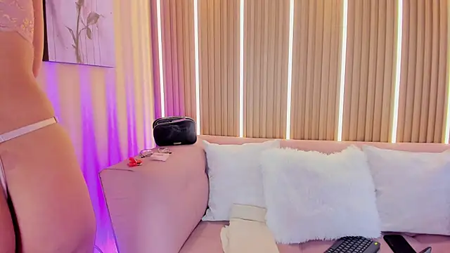Luna Millers online show from 05.16.26