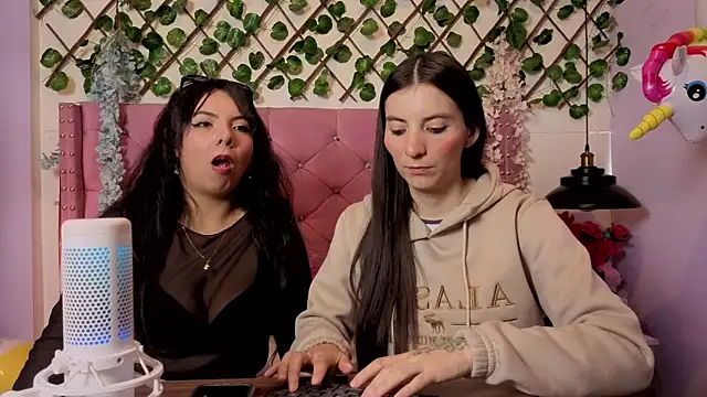 Valkiria-and-Dione online show from 04.11.26