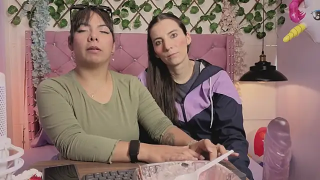 Valkiria-and-Dione online show from 04.16.26