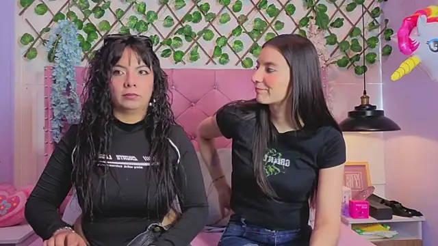 Valkiria-and-Dione online show from 04.22.26