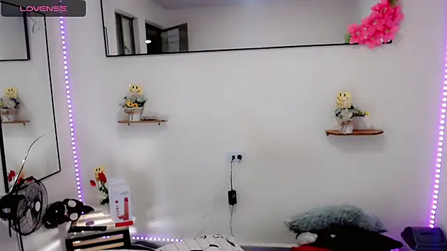 Snapshot of NathalialLooes chatting on 03.02.26 NathalialLooes online show from 03.02.26