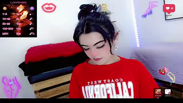 Snapshot of NathalialLooes chatting on 03.13.26 NathalialLooes online show from 03.13.26