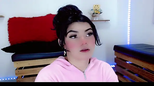 Snapshot of NathalialLooes chatting on 03.16.26 NathalialLooes online show from 03.16.26