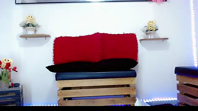 Snapshot of NathalialLooes chatting on 03.16.26 NathalialLooes online show from 03.16.26