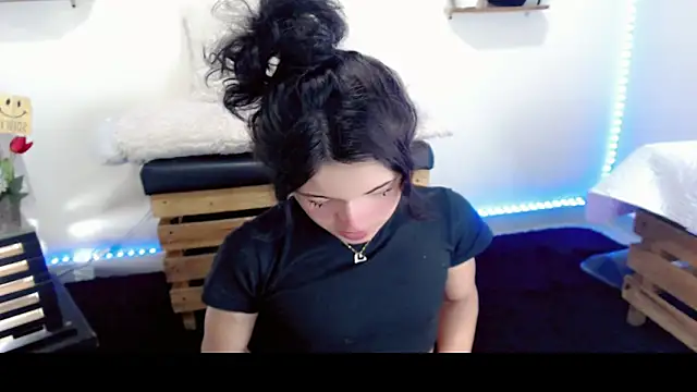 Snapshot of NathalialLooes chatting on 03.29.26 NathalialLooes online show from 03.29.26