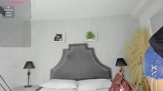 Snapshot of KarelyMitchel chatting on 02.28.26 KarelyMitchel online show from 02.28.26