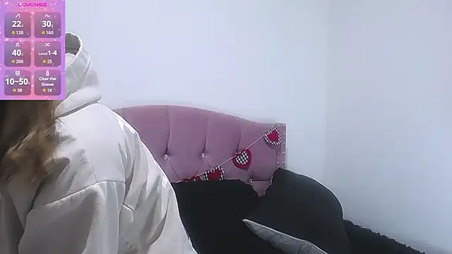 Snapshot of emily_cooper_pym chatting on 02.04.26 emily cooper pym online show from 02.04.26