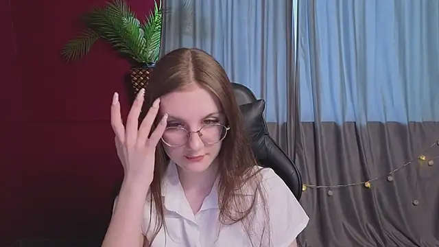 Snapshot of VixenLight chatting on 02.24.26 VixenLight online show from 02.24.26