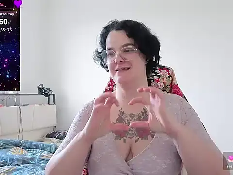 Snapshot of lunatigre4 chatting on 02.24.26 lunatigre4 online show from 02.24.26