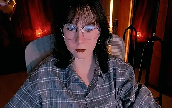 Snapshot of marty_bree chatting on 04.25.26 marty bree online show from 04.25.26