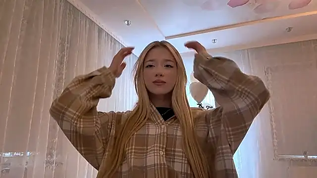 IvyArmbrister online show from 02.11.26