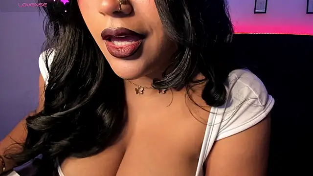 Snapshot of Kamala_Khan_Tx chatting on 07.29.26 Kamala Khan Tx online show from 07.29.26