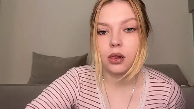 Snapshot of Ophelia_Ritz chatting on 06.17.26 Ophelia Ritz online show from 06.17.26