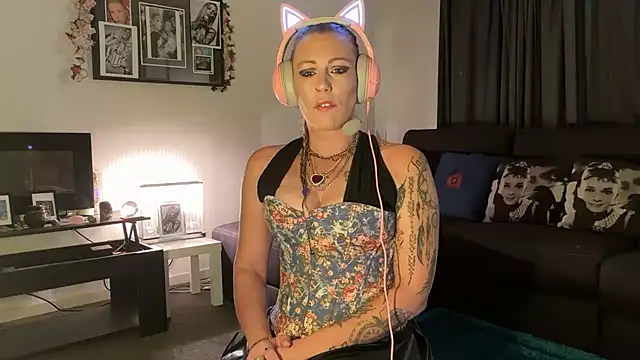 Snapshot of VANTABLACKXXX chatting on 05.19.26 VANTABLACKXXX online show from 05.19.26