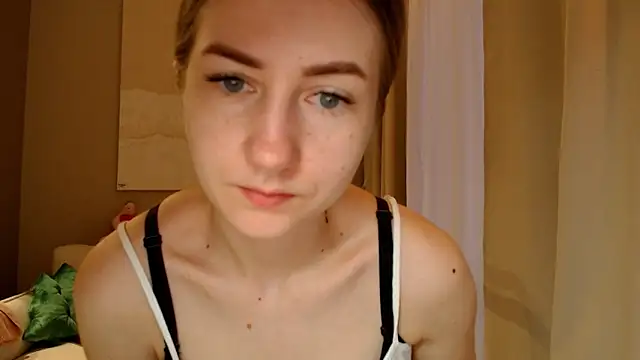 Snapshot of BluueSilk chatting on 01.11.25 BluueSilk online show from 01.11.25