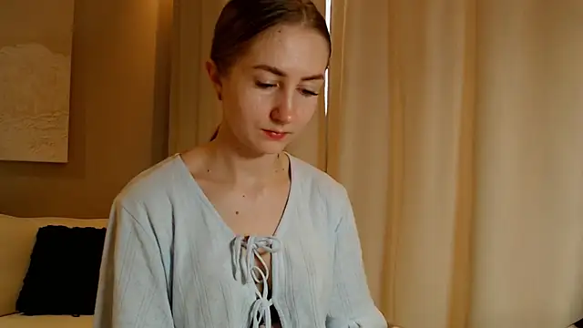 Snapshot of BluueSilk chatting on 01.15.25 BluueSilk online show from 01.15.25