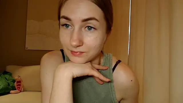 Snapshot of BluueSilk chatting on 01.28.25 BluueSilk online show from 01.28.25